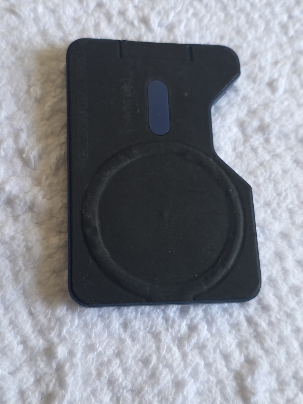 speck Black Slim Card Wallet with Grippy Back